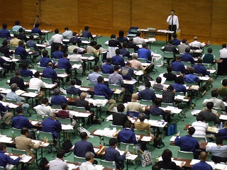 アトム電器チェーンの活気あふれる「社長会」